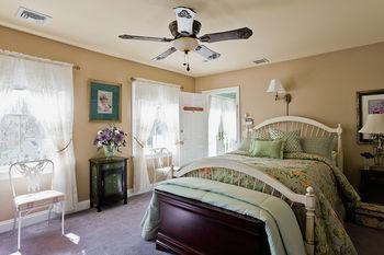 Annabelle Bed & Breakfast Sandwich Exterior photo